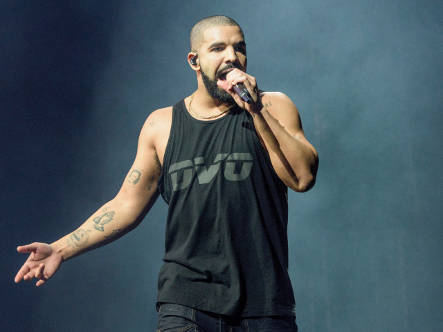Канадский рэпер Дрейк на выступлении