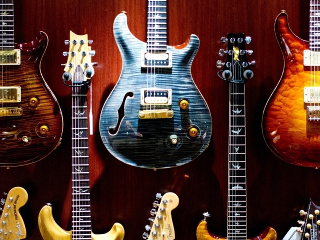 Разноцветные электрические гитары 