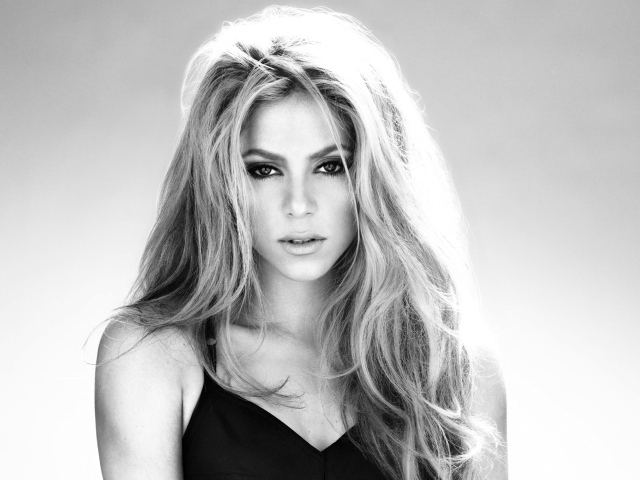 Певица Шакира черно - белое фото