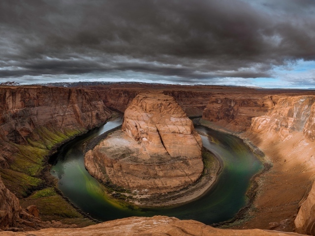 Подковообразный меандр реки Колорадо 