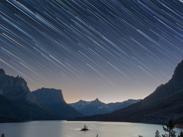 Звездный дождь над норвежский фьордом 