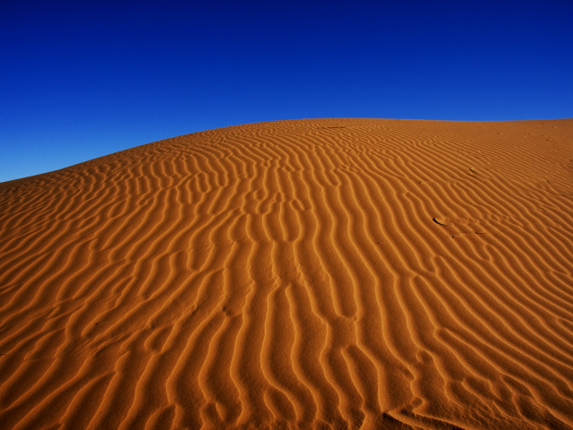 Пустыня Сахара под красивым голубым небом