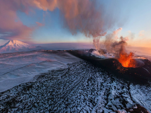 Извержение вулкана Ключевская сопка,  Камчатка 