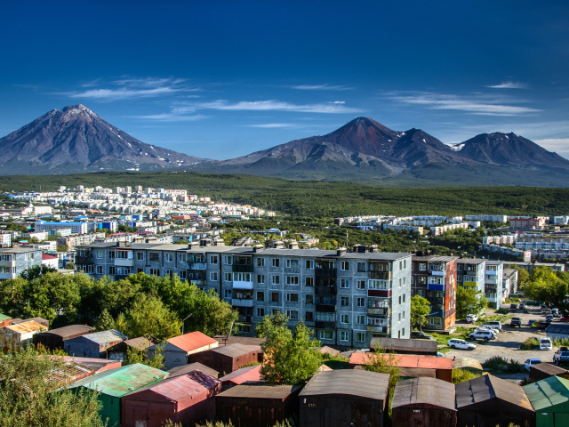 Вид на  вулкан Авачинская сопка, Камчатка 