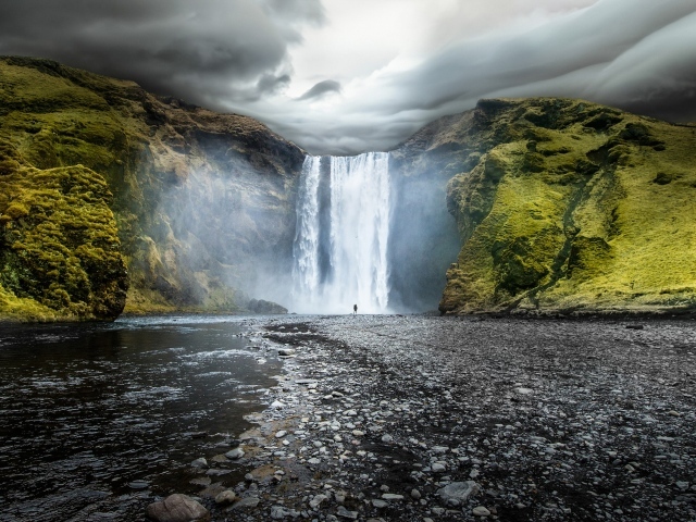 Живописный водопад Скоугафосс, Исландия 