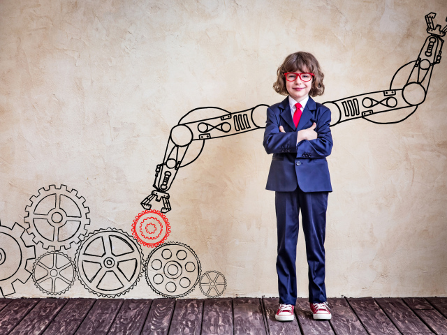 Маленький мальчик будущий ученый в костюме и очках