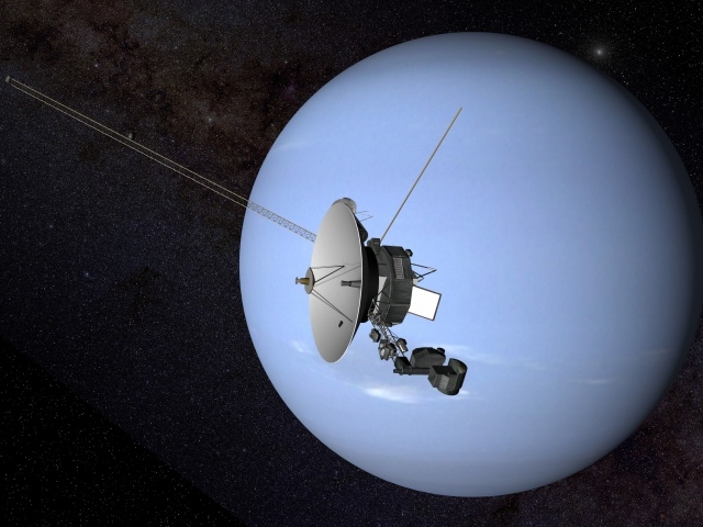 Спутник на орбите планеты Нептун 