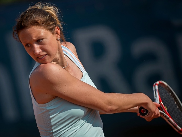 Чешская теннисистка Клара Копривова на корте 