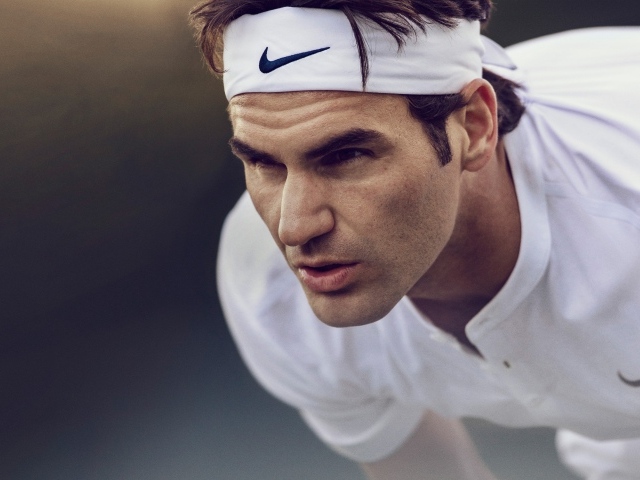 Суровый взгляд теннисиста Роджера Федерера 