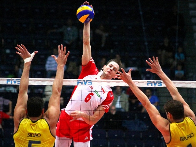 Волейбольная атака спортсмена 