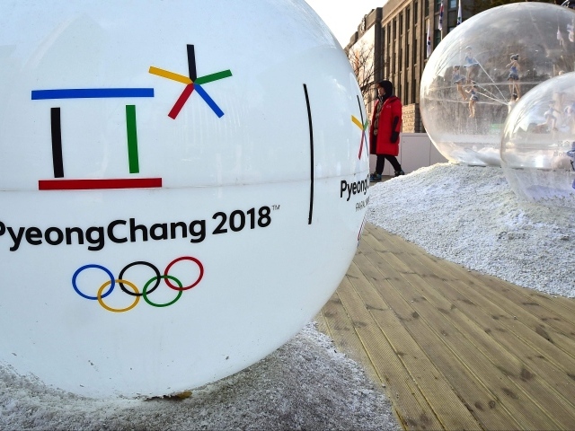 Белый шар с логотипом Зимних Олимпийских игр 2018