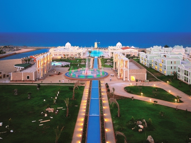 Вид на красивый отель Кая Артемис, Северный Кипр