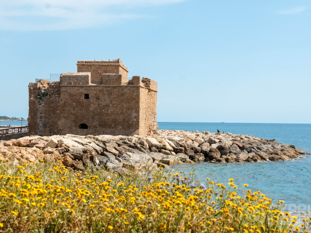 Средневековый Пафосский замок,  Кипр 
