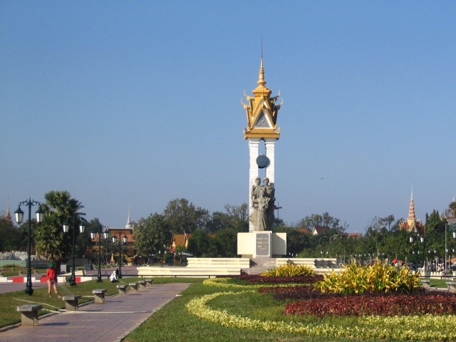 Монумент дружбы Камбоджи и Вьетнама в городе Пномпень 