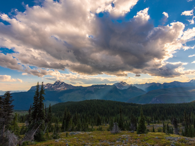Облака над национальным парком Глейшер, Канада 