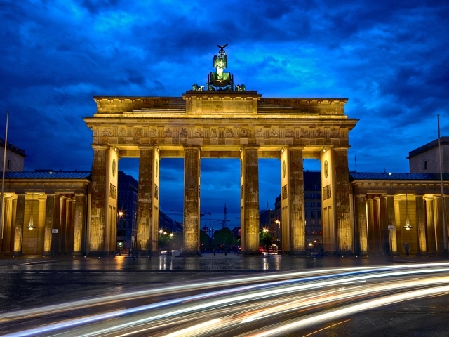 Архитектурный памятник Бранденбургские ворота, Берлин. Германия