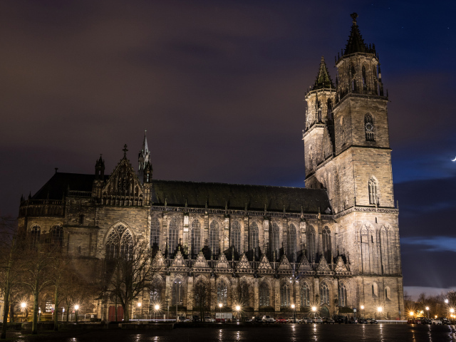 Старинный Магдебургский собор ночью, Германия 