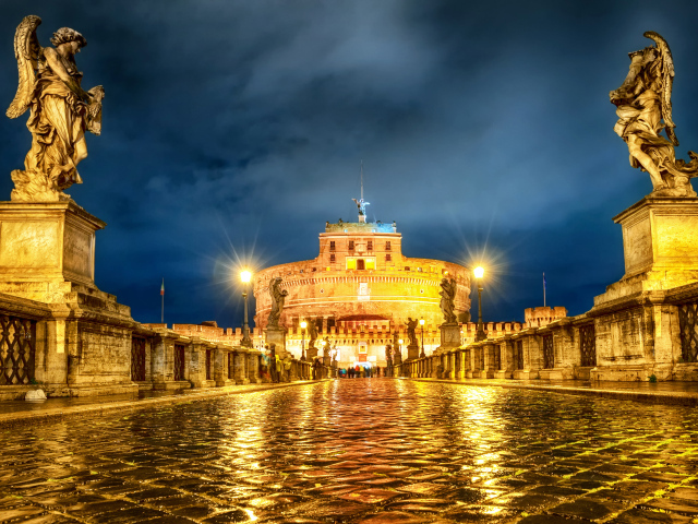 Красивый замок Святого Ангела вечером, Рим. Италия 