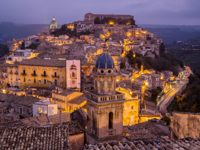 Панорама ночного города,  Сицилия,  Италия 