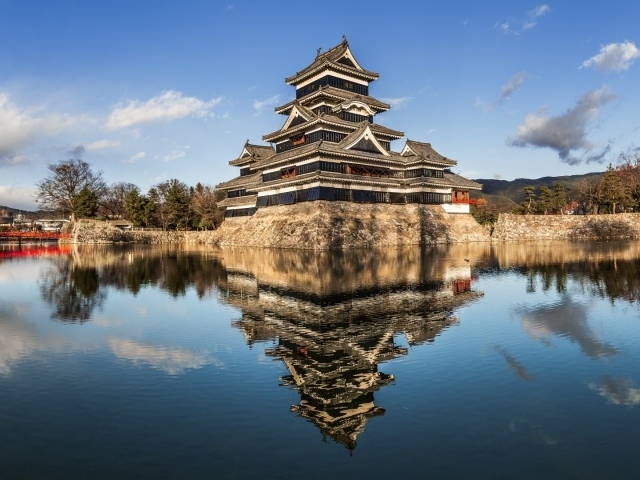 Замок на воде Мацумото, Япония