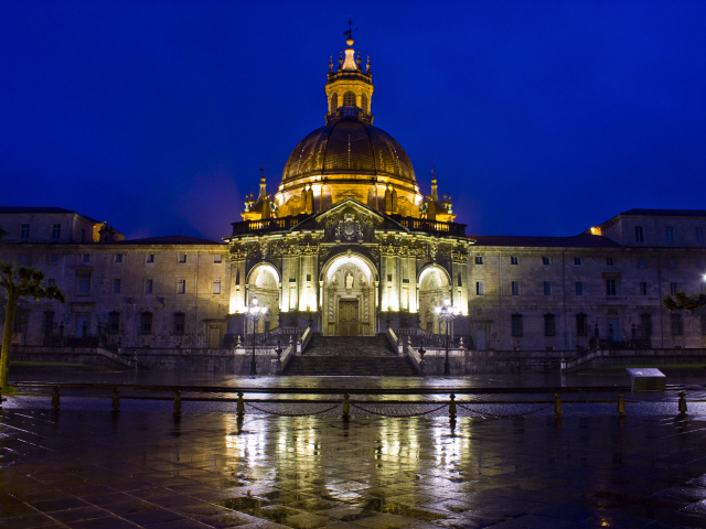 Святилище Святого Игнатия Лойолы вечером после дождя, Испания