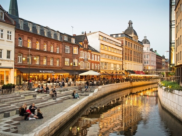 Набережная город Орхус, Дания 