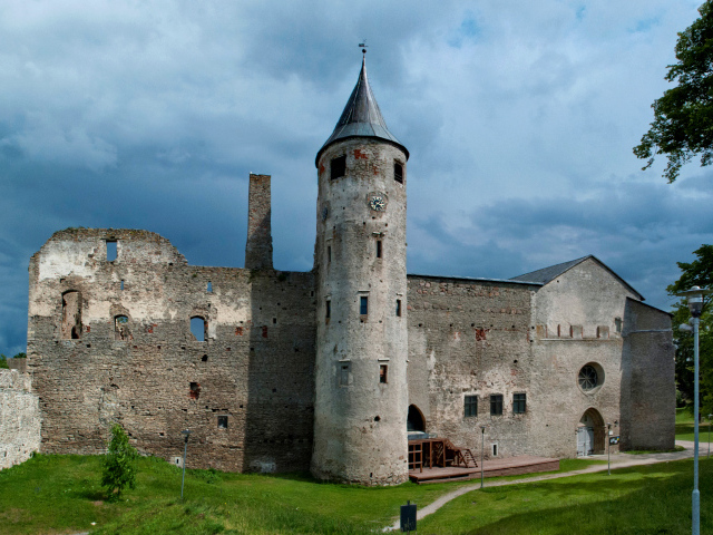 Руины старинного  Гапсальского замка, Эстония