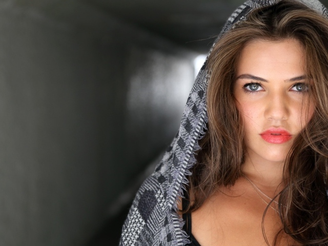 Манящий взгляд молодой актрисы Даниэль Кэмпбелл