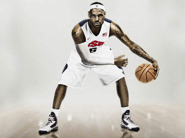 Баскетболист  Джеймс Леброн с мячом 