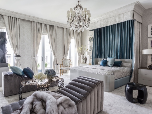 Спальня в голубых и серых нежных тонах 