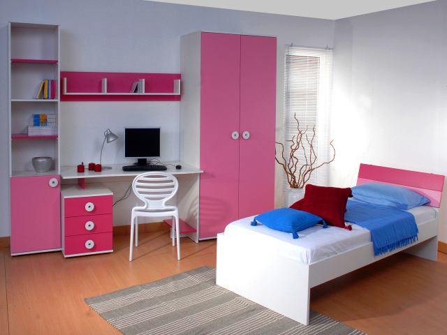 Детская спальная комната в нежном розовом цвете