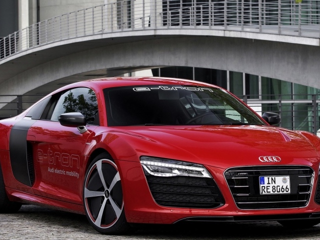 Электромобиль Audi R8 e-tron 