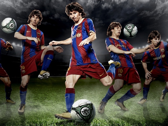 Лионель Месси играет с мячом 