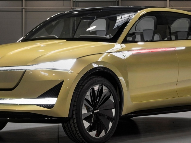 Новый электромобиль  Skoda Vision E в гараже