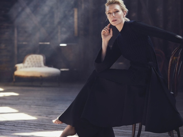 Стильная актриса  Кейт Бланшетт в красивом черном платье