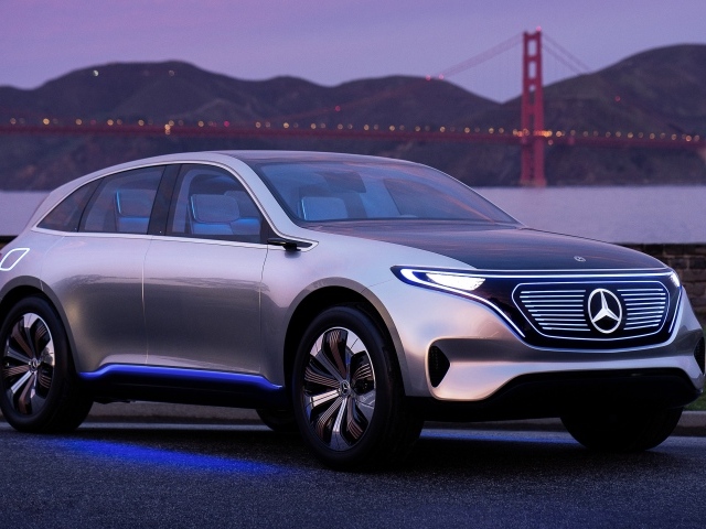 Стильный серебристый электромобиль  Mercedes Generation EQ