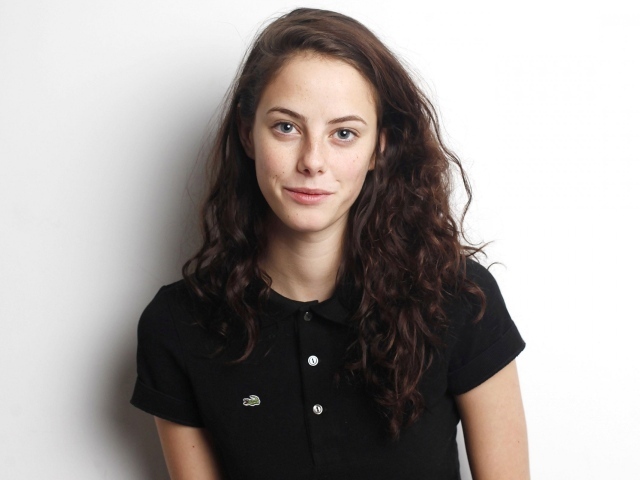 Молодая девушка актриса Кая Скоделарио