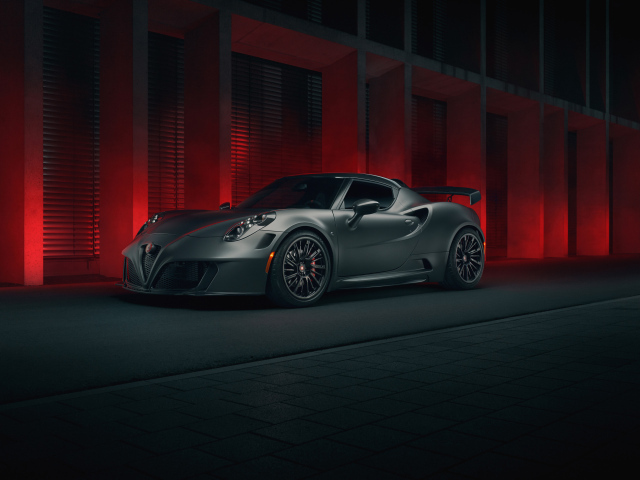 Серебристый автомобиль Pogea Racing Nemesis, 2018 года