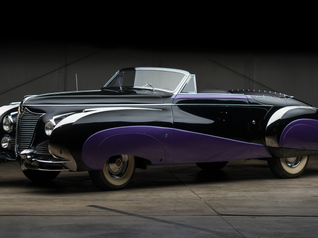 Стильный ретро автомобиль Cadillac Series 62 Classic Convertible