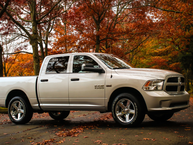 Автомобиль пикап Dodge Ram 1500