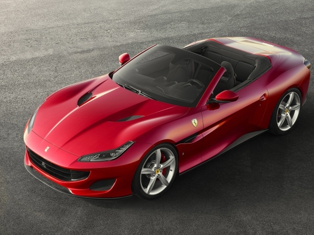 Красный кабриолет Ferrari Portofino, 2018 вид сверху