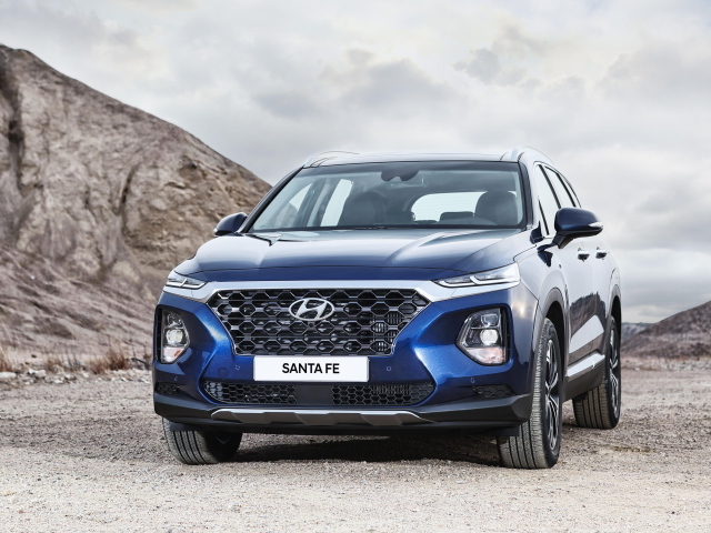 Синий внедорожник Hyundai Santa Fe, 2019 года