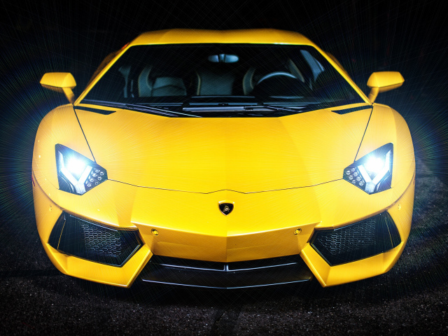 Желтый автомобиль Lamborghini Murcielago, вид спереди