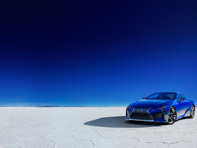 Новый автомобиль Lexus LC 500h Structural Blue, 2018 года в пустыне