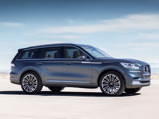 Серебристый внедорожник Lincoln Aviator, 2019