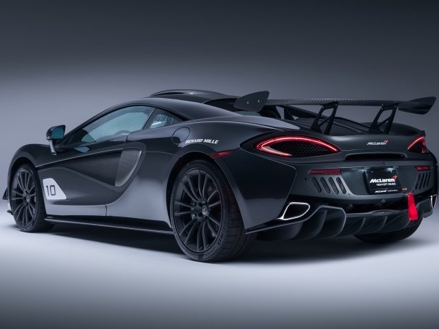 Гоночный автомобиль McLaren MSO X, 2018 вид сзади
