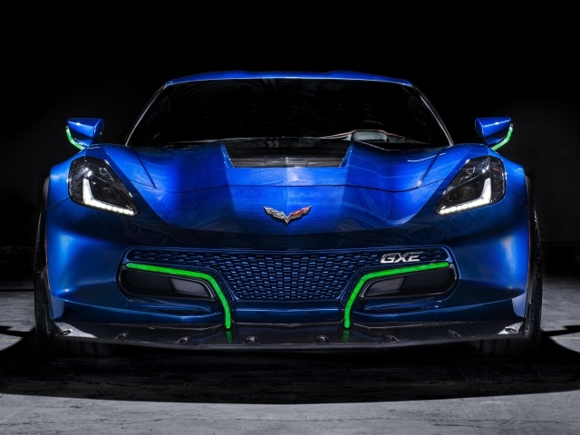 Синий спортивный автомобиль Corvette Genovation GXE, вид спереди