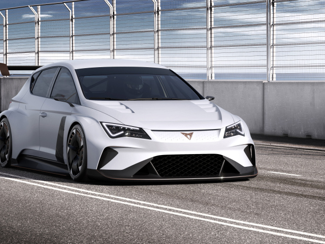 Автомобиль Cupra E Racer 2018 года на гоночной трассе