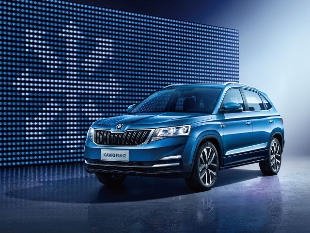 Новый синий автомобиль Skoda Kamiq, 2018 года
