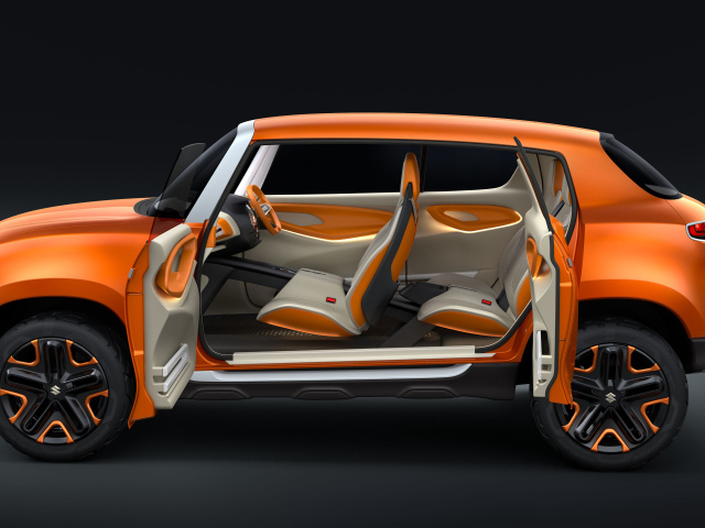 Оранжевый автомобиль Suzuki Concept Future S, 2018 с открытыми дверями